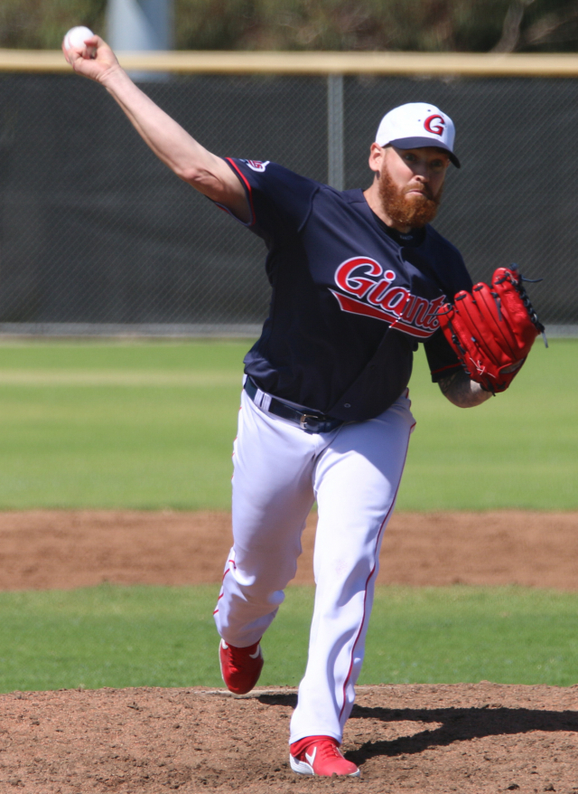 롯데 자이언츠의 새 외국인 투수 댄 스트레일리가 지난달 29일 호주 애들레이드에서 펼쳐진 애들레이드 자이언츠와 평가전에서 역투하고 있다. 정대현 기자 jhyun@