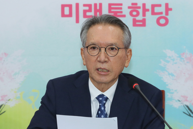 미래통합당 김형오 공천관리위원장이 5일 국회에서 공천심사 결과를 발표하고 있다. 연합뉴스