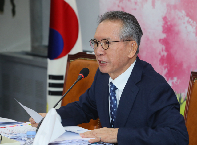 미래통합당 김형오 공천관리위원장이 5일 국회에서 공천심사 결과를 발표하고 있다. 연합뉴스