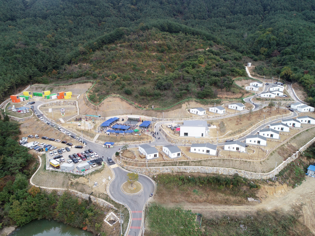 지난해 산청군 산청읍 내수리에 입주한 ‘큰들산청마당극마을’ 전경