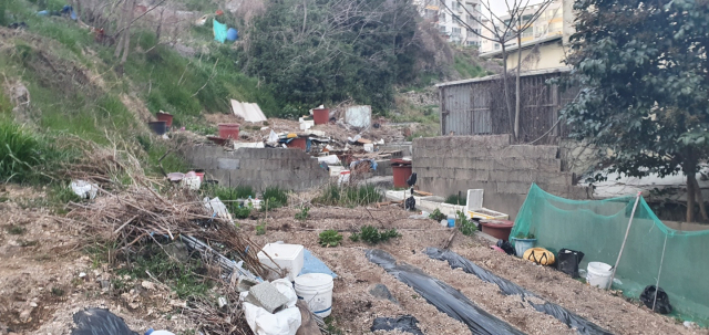 8일 오후 5시께 부산 부산진구 부암동의 한 재개발 예정 부지. 이곳은 주거지 바로 옆에 있지만 수년간 방치되면서 쓰레기 무단 투기와 불법 경작지로 몸살을 앓았다.