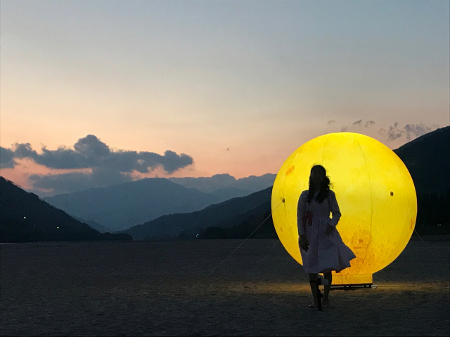 하동군 악양면 섬진강 백사장에서 열리는 ‘평사리 달마중 ’ 프로그램. 하동군 제공