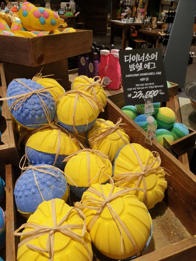 러쉬의 다이너소어밤쉘. 러쉬 제공