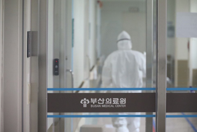코로나19 사태 이후 감염병전담병원으로 지정돼 병동 전체를 비우고 코로나19 환자 치료를 전담하고 있는 부산의료원. 부산의료원 제공