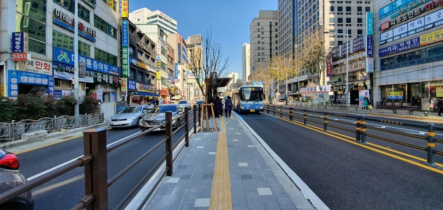 부산 동래~서면 중앙버스전용차로(BRT) 2단계 구간. 부산일보DB