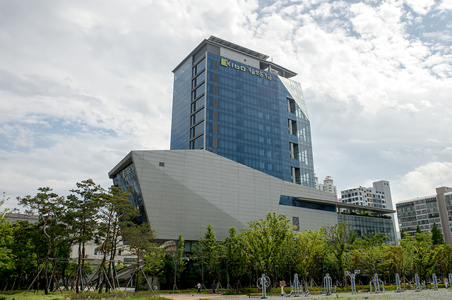 부산 기술보증기금 본점 전경.부산일보DB