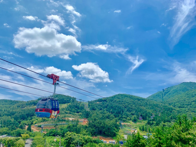 통영케이블카가 코로나19 확산 방지 일선에서 헌신하고 있는 의료진, 소방대원을 대상으로 오는 20일부터 한 달간 무료 탑승 이벤트를 진행한다. 통영관광개발공사 제공