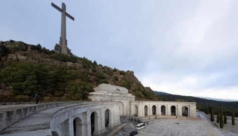 스페인 산 로렌조 데 엘 에스코리알에 위치한 명소 ‘전몰자의 계곡’ 국립묘역. 독재자 프랑코가 화해를 명분으로 공화군과 프랑코군 양쪽 전사자 3만 3000명을 안장한 추모 시설이다. 부산일보 DB
