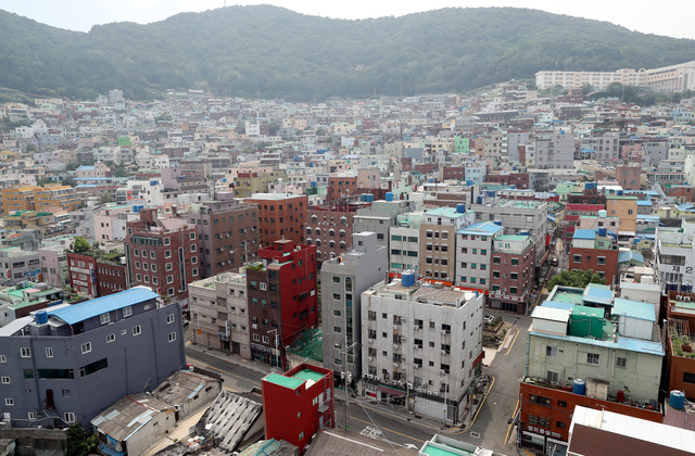 부산 서구 완월동 전경. 부산일보DB