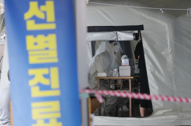 광주 북구의 한 공영주차장에 마련된 선별진료소. 연합뉴스