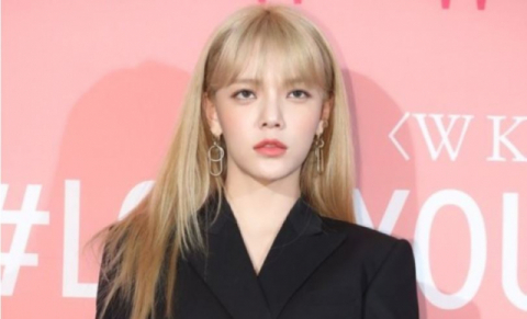 그룹 AOA 리더이자 메인 래퍼로 활동했던 지민이 연이은 동료 괴롭힘 논란으로 팀을 탈퇴하고 모든 연예 활동을 중단하기로 했다. 연합뉴스