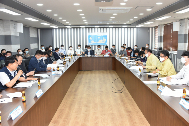 지난 3일 부산지방해양수산청에서 열린 ‘부산항 방역관리 강화 대책 회의’에서 선원노련 관계자가 발언하고 있다. 선원노련 제공