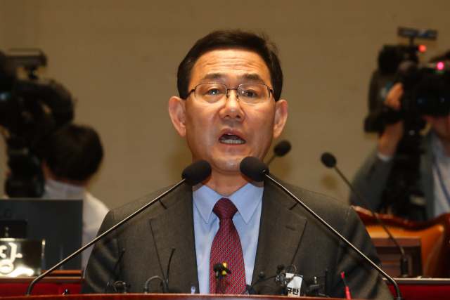 미래통합당 주호영 원내대표가 8일 오전 국회에서 열린 의원총회에서 모두발언 하고 있다. 김종호 기자 kimjh@