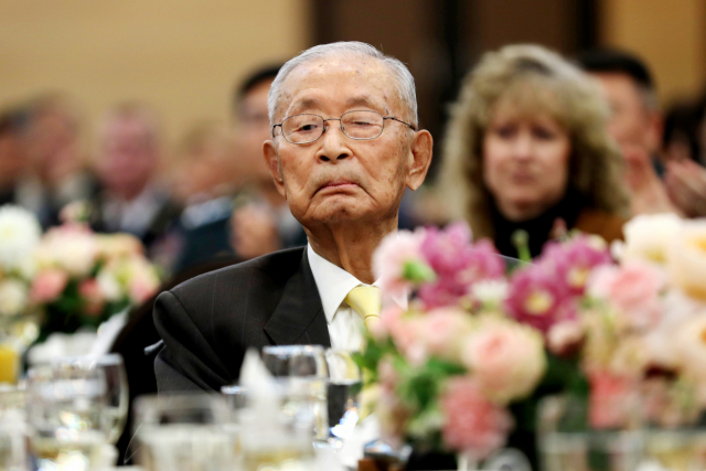 2018년 국방컨벤션에서 열린 생일 파티에서 생각에 잠긴 백선엽 장군. 연합뉴스 자료사진