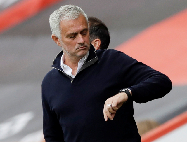 '중계 몇 시에 하지?'. 로이터연합뉴스