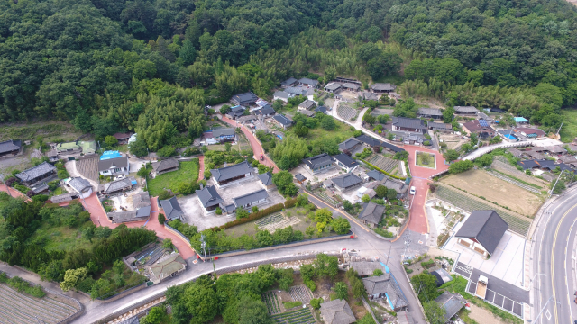 16일 ‘군자행의(君子行義)’ 공연이 열릴 예정인 경남 진주시 지수면 승산마을 한옥촌 일대 전경. 진주시 제공