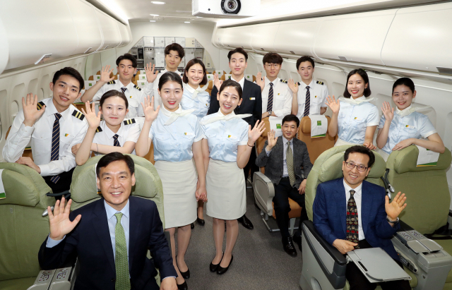 2021학년도부터 4개 학과 단과대학으로 확대 개편하는 신라대 항공대학. 다양한 국제교류 프로그램과 해외취업은 신라대의 트레이드 마크다. 신라대 제공