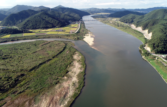 경남 합천군 합천창녕보 아래쪽 황강 합수지. 부산일보DB