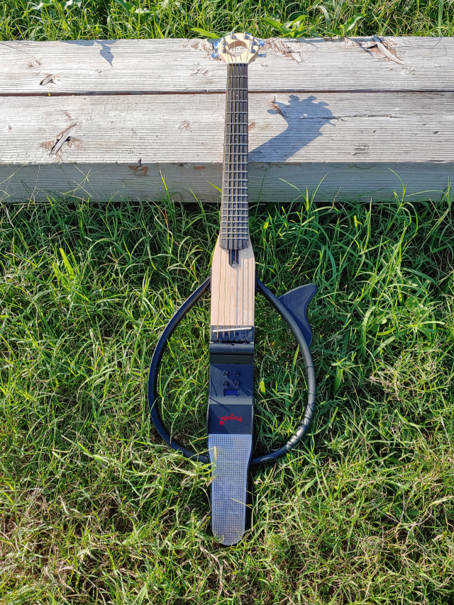 부산기업 짐이 만든 스마트 전자기타 모가비. 모가비는 디지털 기타의 장점과 아날로그 기타의 장점을 잘 살렸다는 평가다. 짐 제공