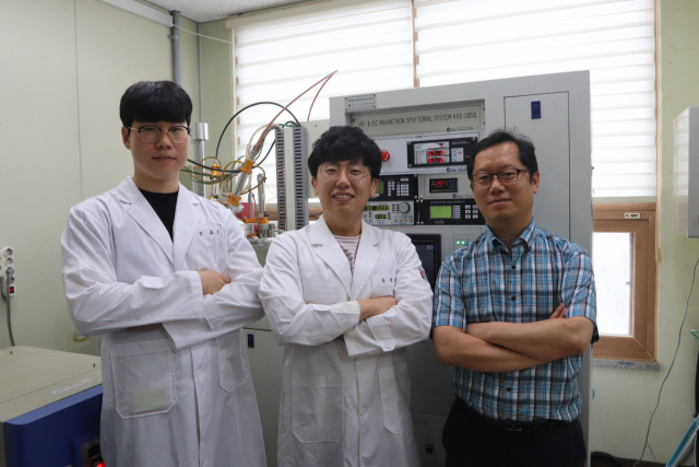 (왼쪽부터) 신요섭 석사과정생, 조성준 박사과정생, 정건영 교수. GIST 제공