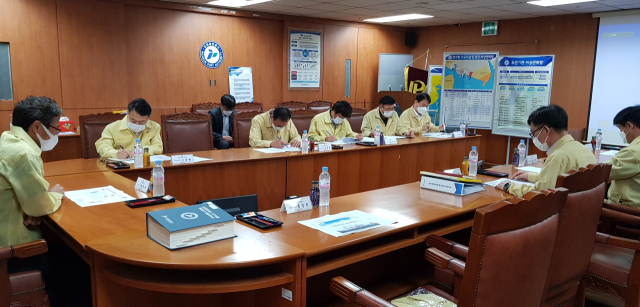 25일 오전 태풍 바비 대응을 위한 상황판단회의를 최준욱 인천항만공사IPA) 사장이 주재하고 있다. IPA 제공