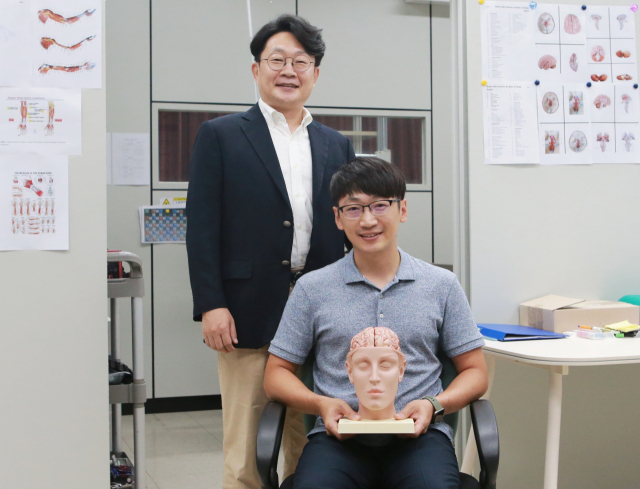 DGIST 지능형로봇연구부 안진웅 책임연구원(좌측)과 진상현 전임연구원. DIGIST 제공