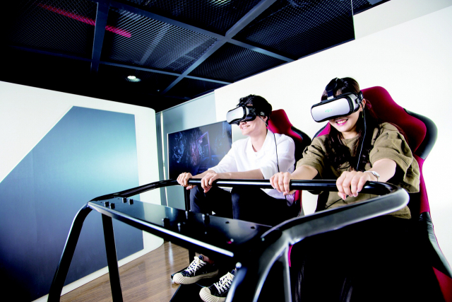 창의융합존에서 휴식을 즐기는 학생들. 경남정보대 제공