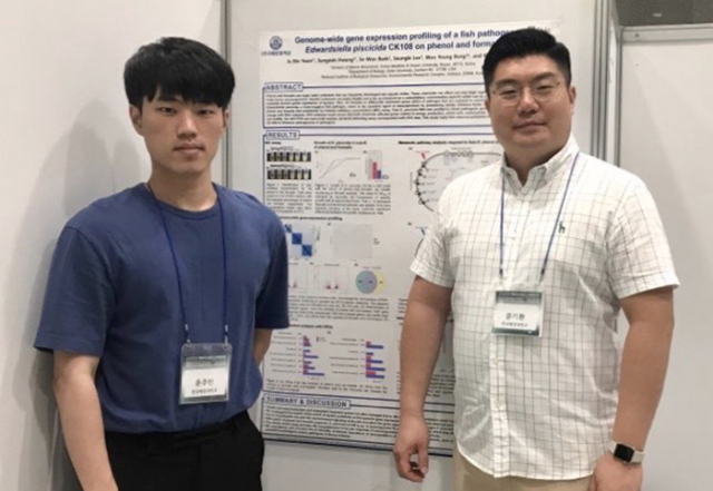 한국해양대 해양생명과학부 윤주빈 학생(왼쪽)과 문기환 교수. 한국해양대학교 제공.