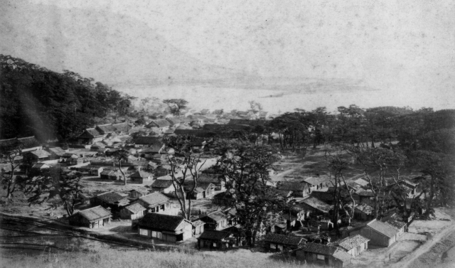 1887년 부산 용두산 서쪽에 자리 잡은 일본인 거주지 전경. 소명출판 제공