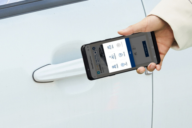 현대자동차의 디지털키 활용 모습.현대차 제공