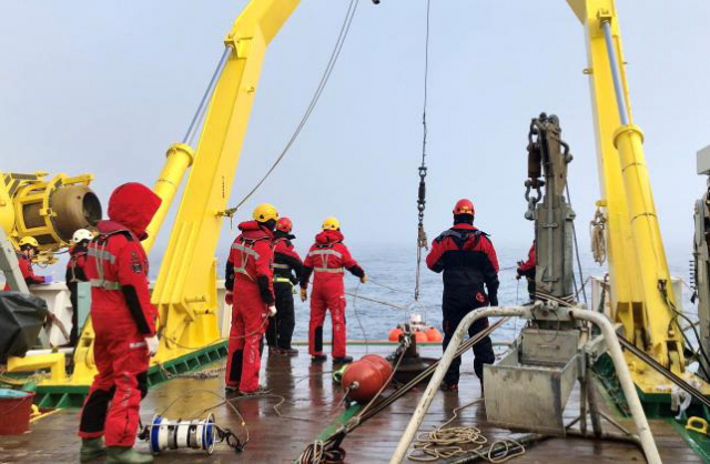 쇄빙연구선 아라온호에서의 북극 항해 현장연구 활동 모습. 극지연구소 제공