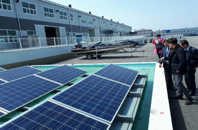 새만금개발청은 태양광 발전사업 추진 시 태양광 패널 등이 주변경관과 조화를 이뤄 주민친화적으로 조성되도록 사업자들과 협력하고 전문가가 참여한 경관심의를 거치겠다고 밝혔다. 새만금개발청 제공