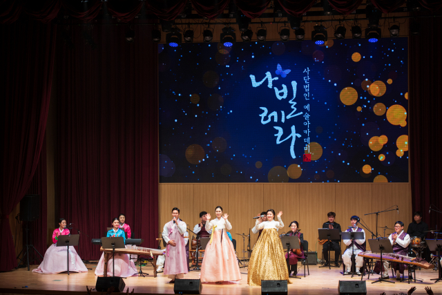 국악 단체 ‘나빌레라’의 지난 공연 장면. 나빌레라 제공