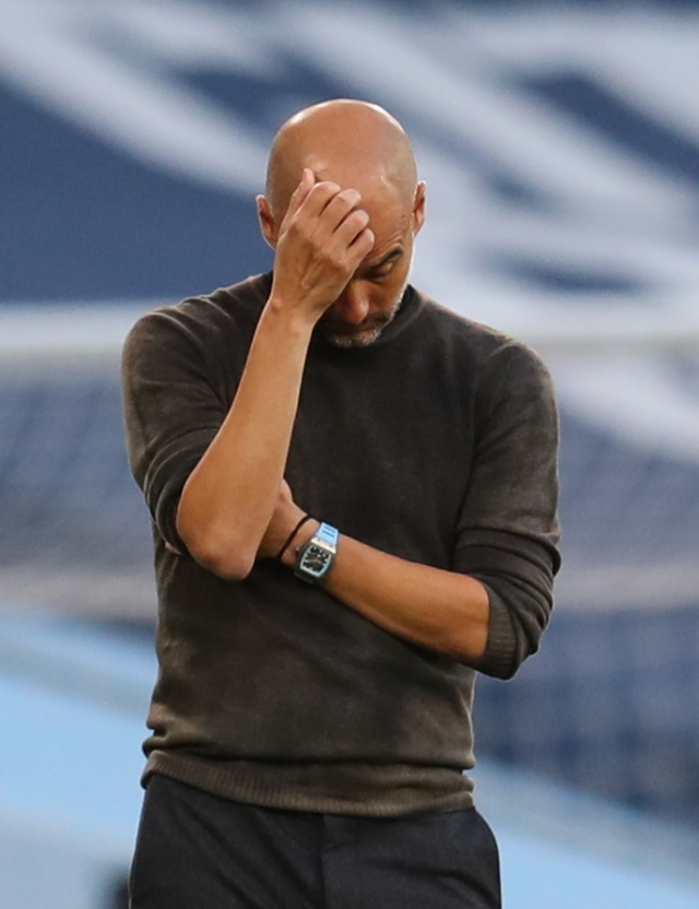 고심에 빠진 펩 과르디올라 감독. 로이터연합뉴스.