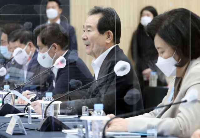 정세균 국무총리가 12일 경기도 성남시 판교 시스템반도체 설계지원센터에서 열린 제13회 과학기술관계장관회의에서 발언하고 있다. 연합뉴스