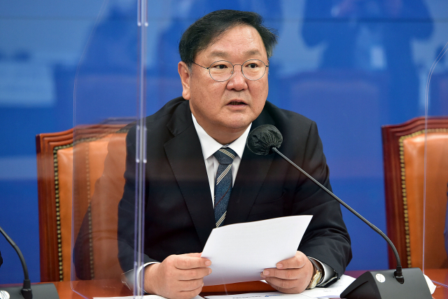 더불어민주당 김태년 원내대표가 지난 13일 국정감사 대책회의에서 발언하고 있다. 연합뉴스