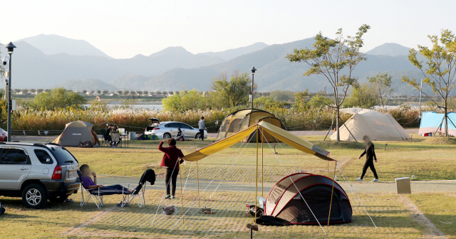 올여름 부산에서 내비게이션 앱인 T맵을 이용한 빅데이터 집계 기준으로 지난해보다 검색어 증가율이 가장 높았던 화명오토캠핑장. 강원태 기자 wkang@