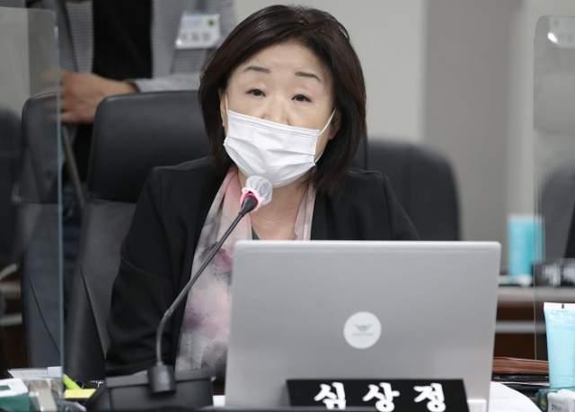 정의당 심상정 의원이 22일 2일 인천국제공항공사에서 열린 국토교통위원회의 인천국제공항공사, 한국공항공사, 항공안전기술원에 대한 국정감사에서 질의를 하고 있다. 연합뉴스