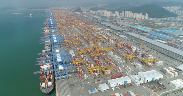 부산항 신항 전경. 부산일보DB