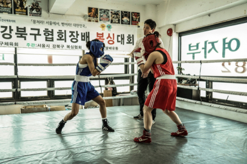 윤재호 감독이 연출한 영화 ‘송해 1927’(위)과 ‘파이터’. BIFF 제공