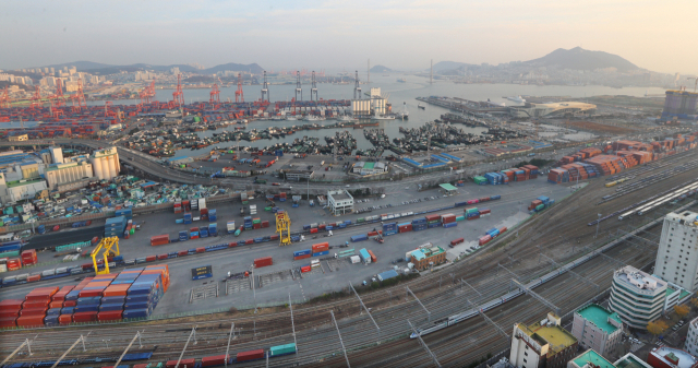 부산시의 ‘철도부지 혁신의 회랑’ 조성 사업으로 부산진역 CY 부지에 ‘글로벌 스타트업 혁신지구’가 들어선다. 부산일보DB