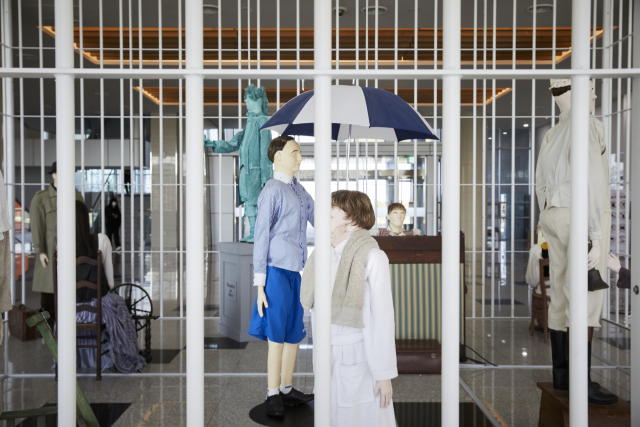 요스 드 그뤼터와 해럴드 타이스의 ‘몬도 카네’. 부산비엔날레조직위 제공