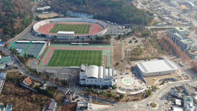 밀양시청 주변 체육시설. 밀양시 제공