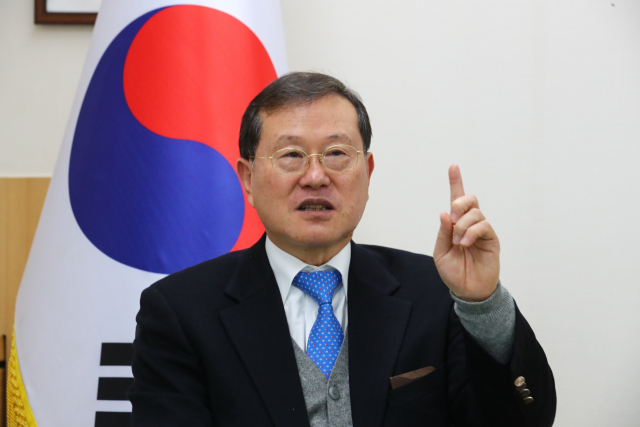 김순은 대통령직속 자치분권위원회 위원장이 10일 정부서울청사에서 지방자치법 전부개정안 통과의 의미와 부울경 메가시티 실현을 위한 과제 등에 대해 이야기하고 있다. 김종호 기자 kimjh@