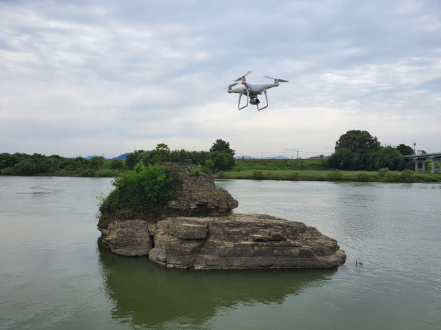 경남 의령군 의령읍 정암리에 있는 솥바위. 부산일보DB