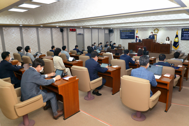 해운대구 시설관리공단 설립을 반대하고 있는 해운대구의회에서 본회의가 열리는 모습. 해운대구청 제공