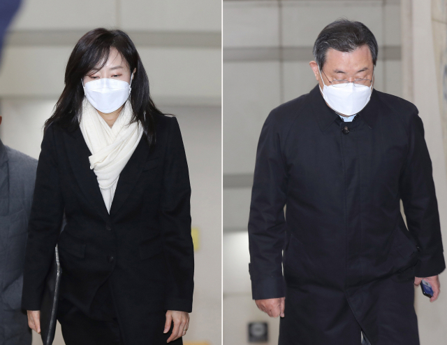 세월호 특별조사위원회 활동을 방해한 혐의로 재판에 넘겨진 조윤선 전 청와대 정무수석(왼쪽)과 이병기 전 대통령 비서실장이 2020년 12월 서울 서초구 서울고등법원에서 열리는 항소심 선고 공판에 출석하고 있다. 연합뉴스