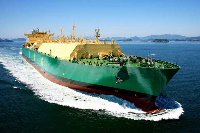 한국 조선이 주력 선종인 고부가 LNG 운반선을 앞세워 8월 신규 수주에서도 중국을 따돌리고 세계 1위 자리를 지켰다. 사진은 삼성중공업이 건조한 LNG 운반선. 부산일보 DB