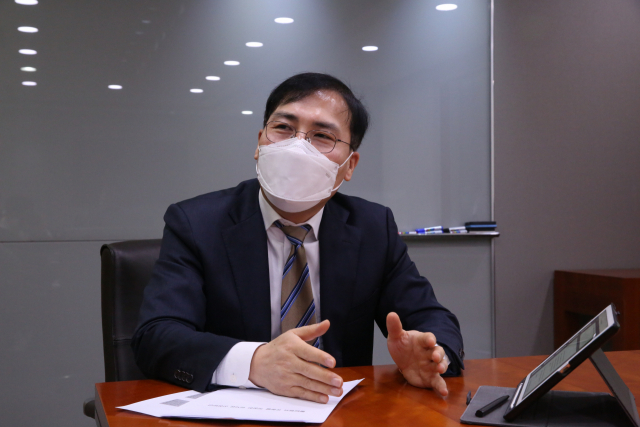 8년간의 소송을 담당했던 임치영 변호사. 임 변호사는 자신의 변호사 인생에서 가장 기억에 남는 사건으로 김해공항 돗대산 중국 민항기 추락사고를 꼽았다. 이재화 PD