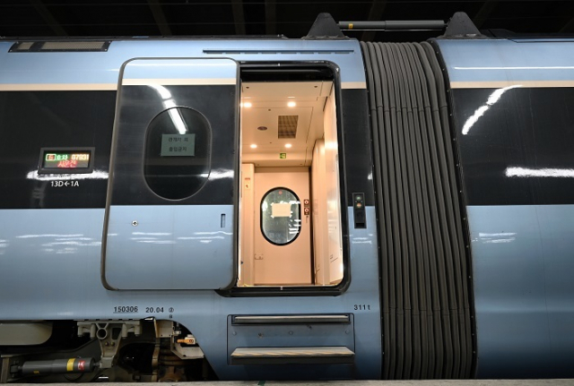 KTX-이음 정차 모습.